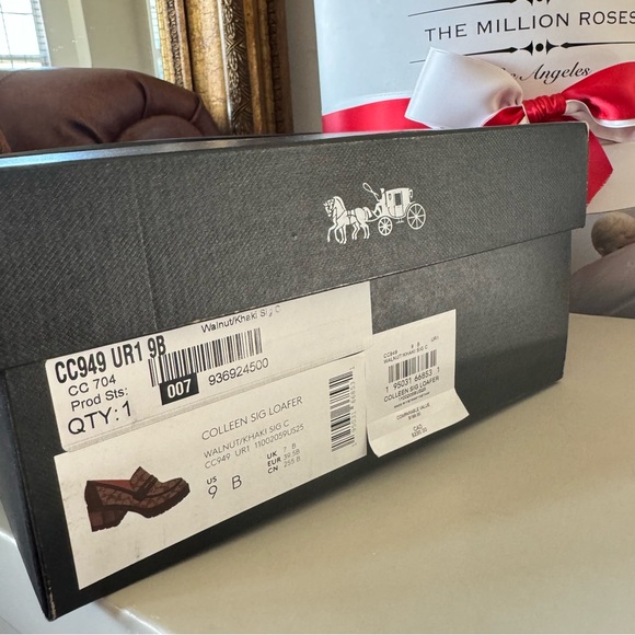 COACH Colleen Loafer In Signature
Jacquard size 9. - Picture 5 of 12